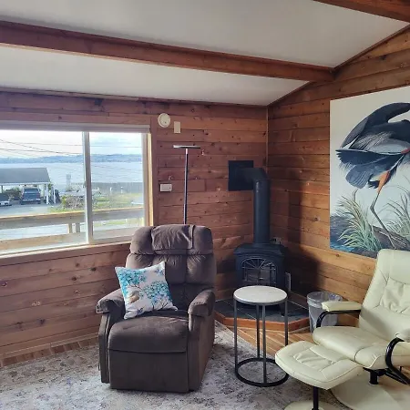 2Nd Story 1 Bed Apt #3 With Kitchenette And A Sweeping View Of Birch Bay
